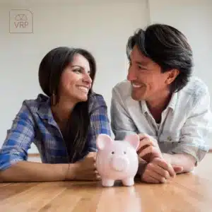 Casal conversando sobre Regime de bens e doação entre cônjuges